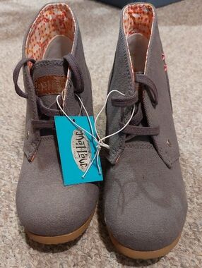 Super Cute Canvas Gray Wedge Shooties